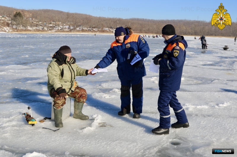 Спасатели провели профилактический рейд на острове Русский. Фото пресс-службы ГУ МЧС по Приморскому краю