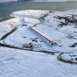 А это первый лососевый рыбоводный завод на Северных Курилах. Вид сверху – от Андрея ДЕМЕНТЬЕВА