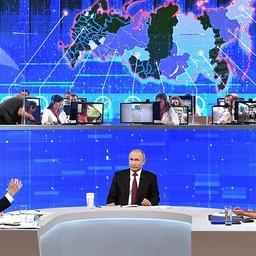 Глава государства Владимир ПУТИН традиционно отвечает на вопросы в рамках большой прямой линии. Фото пресс-службы президента