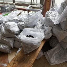 В помещении обнаружили около 2 тонн сырой кукумарии и почти 800 кг сушеной. Фото пресс-службы Погрануправления ФСБ России по Приморскому краю