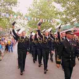 Через весь Бремерхафен прошел парад экипажей. Фото пресс-службы БГАРФ