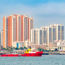 Контейнеровоз в порту Чжаньцзян. Фото Seafood Source