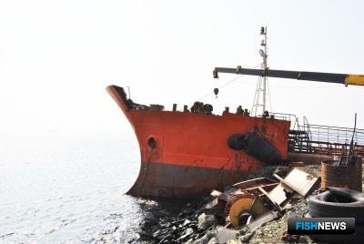Началась утилизация танкера «Надежда». Фото пресс-службы Невельского городского округа
