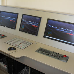 Центр оборудован одним из самых передовых навигационных тренажеров серии Navi-Trainer Professional (NTPRO) 5000. Фото пресс-службы МГТУ
