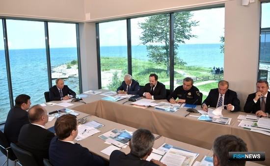 Совещание по актуальным проблемам сохранения озера Байкал и экологического развития Байкальской природной территории. Фото пресс-службы президента