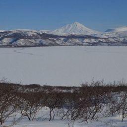 Курильское озеро полностью покрылось льдом впервые за 10 лет. Фото Андрея Габова