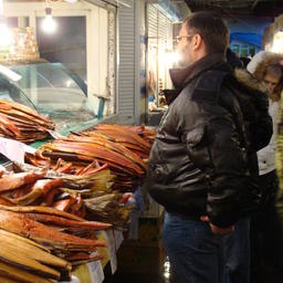 Камчатским продавцам рыбы субсидируют аренду торговых мест
