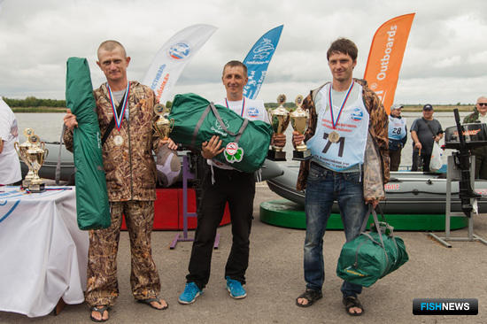 Победители «Народной рыбалки» были награждены кубками, медалями и ценными призами