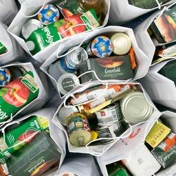 В продовольственную «корзину» входит 21 наименование продуктов. Фото пресс-службы фонда «Родные острова»
