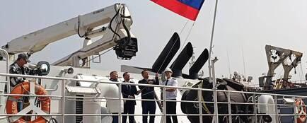 В Приморском крае торжественно подняли флаг на краболове «Капитан Хазан»