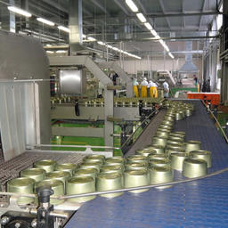 Новый завод позволяет производить 40 тыс. банок за восьмичасовую смену