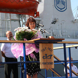 Дочь генерала Трошева на торжественной церемонии передачи БМРТ «Генерал Трошев». Фото пресс-службы ЧСЗ