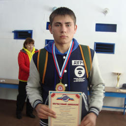 Ярослав ФОМИН – один из самых юных гонщиков из команды ДМУ – награжден медалью за волю к победе. Рыбацкая лыжня-2017