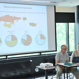 Во Владивостоке прошла конференция по борьбе с нелегальным, неконтролируемым и несообщаемым промыслом крабов в Дальневосточном бассейне