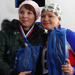 Бронзовые призеры Вера ПРИТУЛЯК (ПБТФ) и Наталья КАНАВИНА (Дальрыбвтуз)