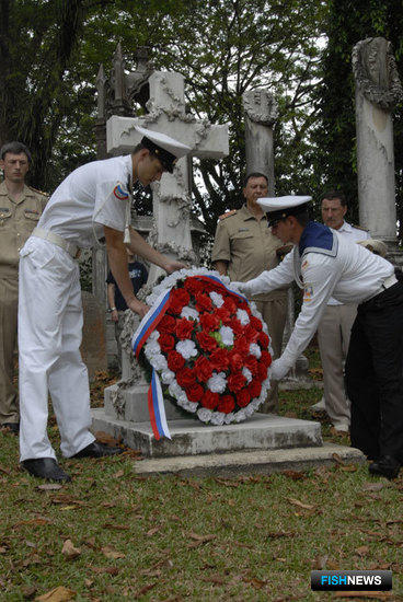 Офицеры экипажа УПС «Паллада», курсанты отдали дань памяти русскому офицеру, верой и честью служившему своему Отечеству