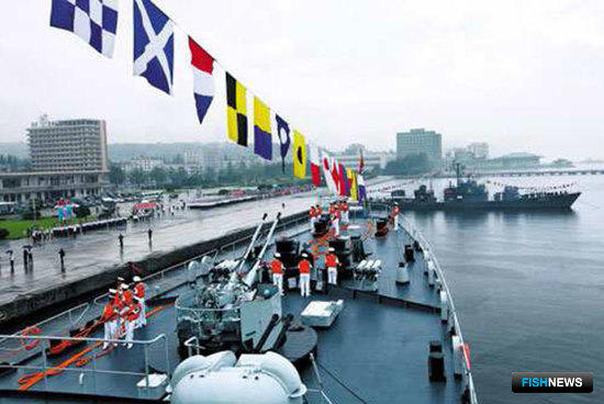 Корабли китайских ВМС с визитом дружбы в северокорейском порту Вонсан (4 августа 2011 г.) Фото с сайта http://english.chosun.com