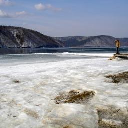 Правительство продолжит финансирование мероприятий по охране озера Байкал. Фото Octagon («Википедия»)