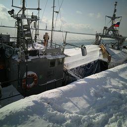Шхуну «OST-3» задержали и доставили в Корсаков. Фото пресс-службы Погрануправления ФСБ России по Сахалинской области