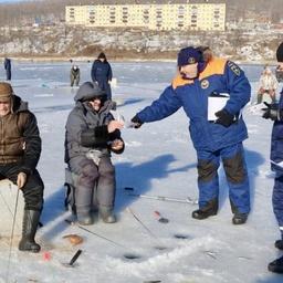 Спасатели провели профилактический рейд на острове Русский. Фото пресс-службы ГУ МЧС по Приморскому краю