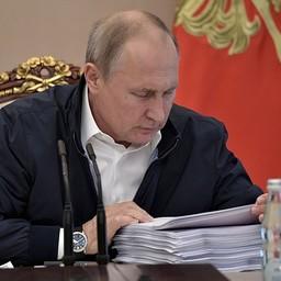 Президент Владимир ПУТИН на совещании по подготовки прямой линии. Фото пресс-службы главы государства