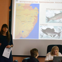 О лососях Амура рассказывает Ольга Квитко, координатор проектов по ООПТ Амурского филиала WWF России. Фото пресс-службы WWF