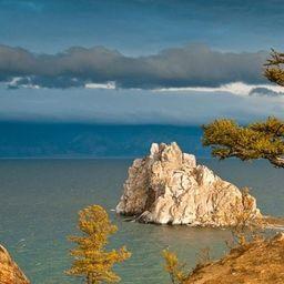 Берег Байкала в Иркутской области. Фото с сайта russia-in-us.com