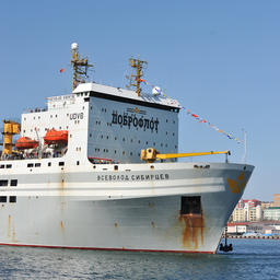 В порту Владивостока торжественно ошвартовался знаменитый плавзавод «Всеволод Сибирцев»