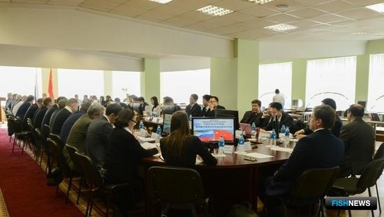 26-я сессия Смешанной российско-китайской комиссии по сотрудничеству в области рыбного хозяйства во Владивостоке. Фото пресс-службы Росрыболовства