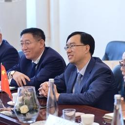 Во встрече участвовали представители китайской инвестиционной компании CRCC International Investment Group Ltd. Фото пресс-службы ФАР