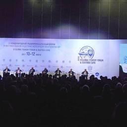 Об успехах отечественной рыбной отрасли руководители Минсельхоза и Росрыболовства рассказали на пленарном заседании форума в Санкт-Петербурге