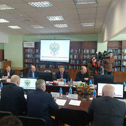 Встреча, состоявшаяся в столице Приморья 10 марта, была посвящена проекту Стратегии развития морских терминалов для комплексного обслуживания судов рыбопромыслового флота