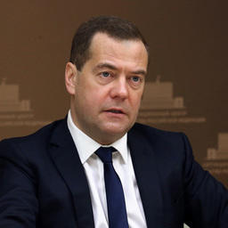 На селекторном совещании 25 марта премьер-министр Дмитрий Медведев прокомментировал проблему доступа 