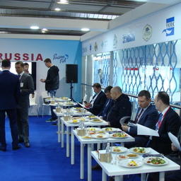 Одним из центральных мероприятий программы российского стенда стал деловой завтрак с участием рыбопромышленников и руководства Росрыболовства