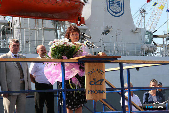 Дочь генерала Трошева на торжественной церемонии передачи БМРТ «Генерал Трошев». Фото пресс-службы ЧСЗ