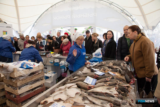 На семи площадках в центре Москвы было установлено несколько десятков шале, в которых торговали рыбой и морепродуктами