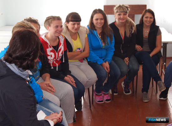 Студенты рассказали гостям из Росрыболовства и СМИ о своей работе на заводе