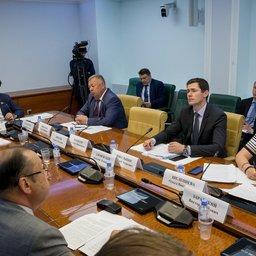 Совещание по совершенствованию законодательной базы системы сельхозстрахования состоялось в Совете Федерации. Фото пресс-службы СФ