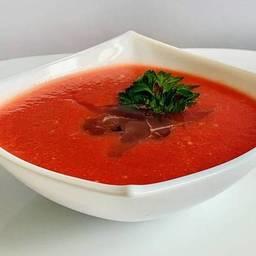 Томатный суп с соленой медузой. Фото пресс-службы АзНИИРХ