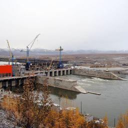 Строительство Усть-Среднеканской ГЭС в 2011 г. Фото Сайга20К («Википедия»)