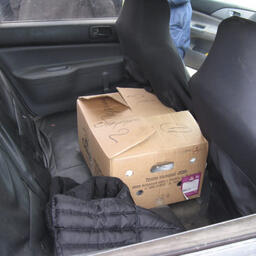Нелегальный товар обнаружили в салоне автомобиля. Фото пресс-службы МВД России