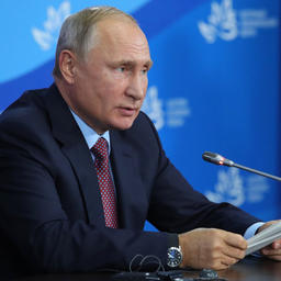 Президент Владимир ПУТИН делает заявление для прессы по итогам переговоров. Фото ТАСС