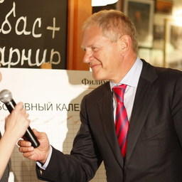 Руководитель Росрыболовства Андрей Крайний и управляющая сети ресторанов Наталья Филимонова