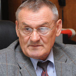 Председателем правления рыболовецкого колхоза «Приморец» Петр Гордиенко