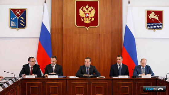 Премьер-министр Дмитрий Медведев провел в Магадане совещание по перспективам рыбной отрасли. Фото пресс-службы Правительства РФ.
