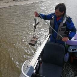 Также ученые взяли гидробиологические и гидрохимические пробы воды и грунта. Фото пресс-службы ВНИРО