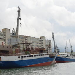 Строящиеся краболовы на «Восточной верфи» во Владивостоке