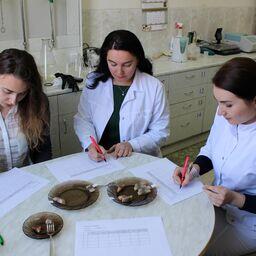 Исследования проводились в лаборатории общей технологии АтлантНИРО. Фото пресс-службы филиала