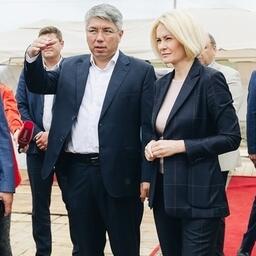 Глава Бурятии Алексей ЦЫДЕНОВ и вице-премьер Виктория АБРАМЧЕНКО. Фото пресс-службы правительства РФ