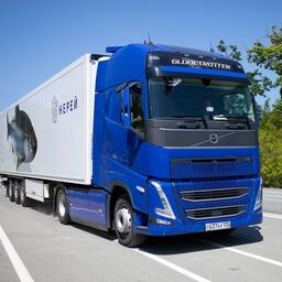 Автопарк компании «Нерей» сегодня — это 45 автопоездов: 15 автотягачей марки MAN с рефрижераторными полуприцепами SCHMITZ и 30 Volvo FH с изотермическими полуприцепами марки KRONE, оснащенными рефрижераторными установками